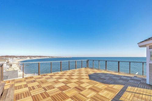 4 Lawrence Ct, Milford CT 06460-7336 exterior