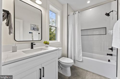 1327 Mayflower Dr, Mc Lean VA 22101-3405 exterior