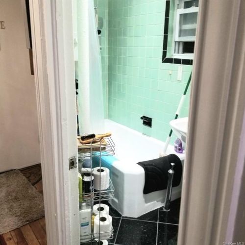 530 Van Nest Ave, Bronx NY 10462-3508 exterior