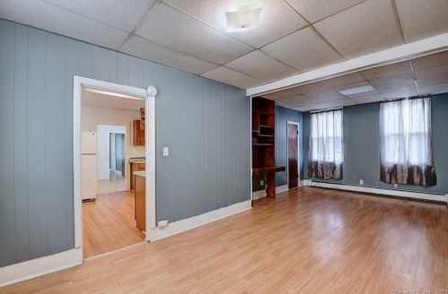 3 Logan St, New Britain CT 06051-3434 exterior