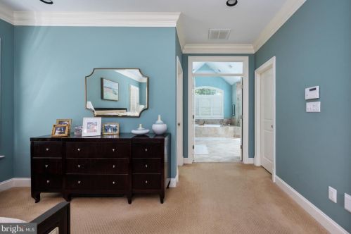 6421 Divine St, Mc Lean VA 22101-4702 exterior