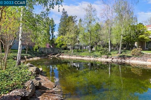 372 Camelback Rd, Concord CA  94523-1357 exterior