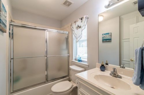 6 Briar Mdw, Huntsville TX 77320-1950 exterior