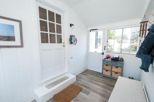 1 Ambler Dr, Norwalk CT 06851-5201 exterior