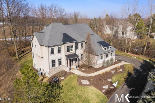 1860 Tall Pne Dr, Grand Rapids MI 49546-7923 exterior