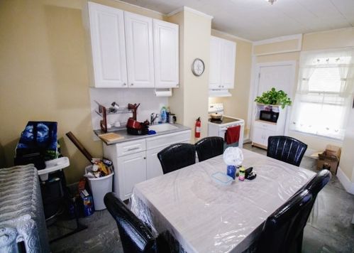 29 Locust St, Springfield MA 01108-1001 exterior