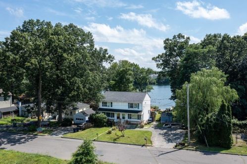 63 Glenmore St, Springfield, MA 01129-1064