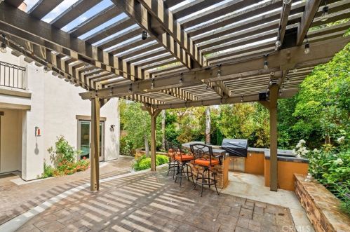 10464 Caribou Way, Tustin CA  92782-1470 exterior