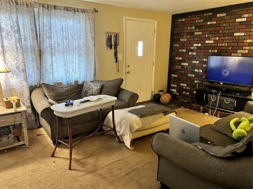 6831 Alcoma Dr, Pittsburgh PA  15235-2256 exterior