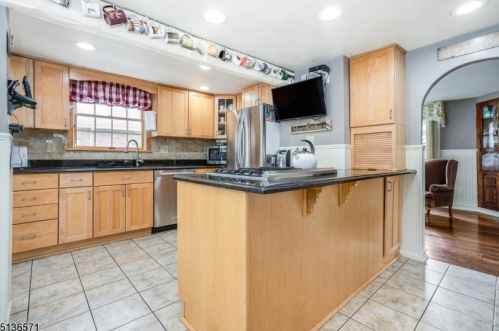 2065 Prospect Ave, Scotch Plains NJ 07076-1369 exterior