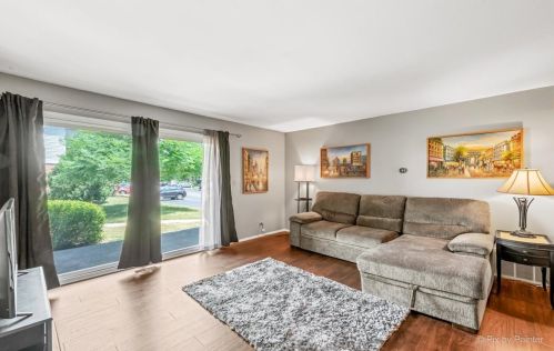 979 Golf Course Rd, Bull Valley, IL 60014-8339