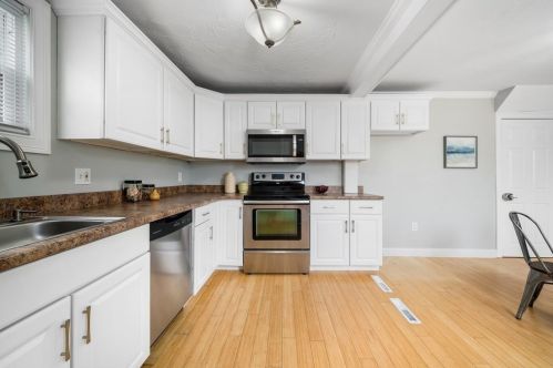 20 Un St, Taunton MA 02780-3313 exterior