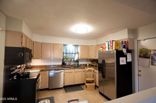 2240 Angela Dr, Phoenix AZ 85032-2351 exterior