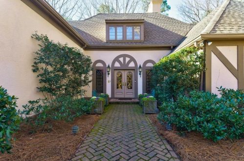 5850 Heards Forest Dr, Atlanta, GA 30328-4750