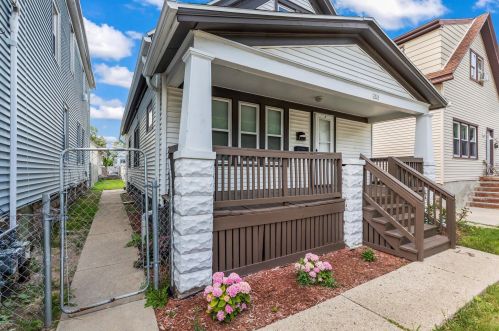 2029 11 St, Milwaukee WI 53204-3827 exterior