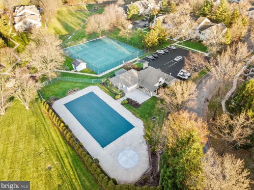 2207 Foxmeadow Dr, Limerick PA 19468-1572 exterior