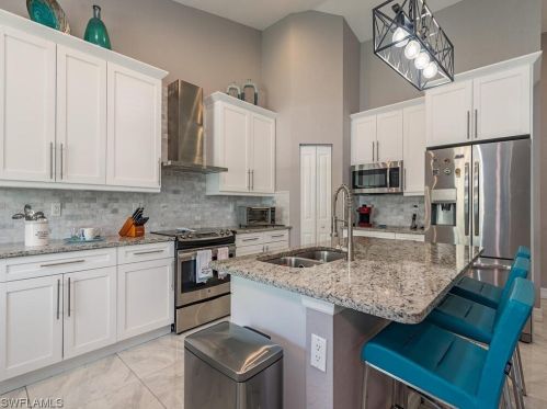 617 12 St, Naples FL 34120-6418 exterior