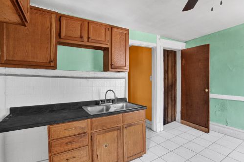 3611 Calumet Ave, Chicago IL 60653-1103 exterior