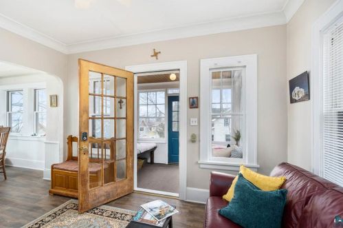 12 Chester Pkwy, Duluth MN 55805-1530 exterior