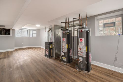 6804 Champlain Ave, Chicago IL 60637-4115 exterior