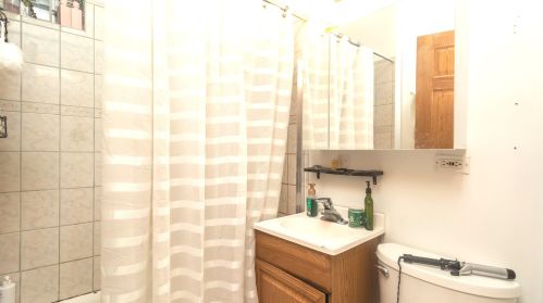 1825 Hermitage Ave, Chicago IL 60613-1106 exterior