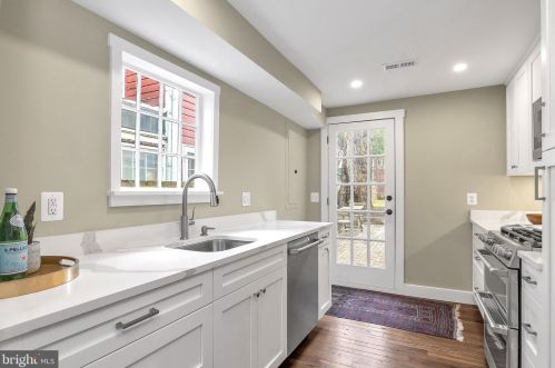 313 Royal St, Alexandria VA  22314-2628 exterior