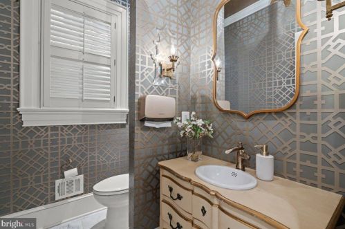 613 Royal St, Alexandria VA  22314-2031 exterior