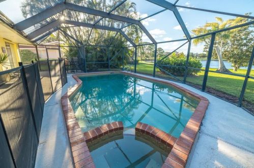 1579 Sunshine Ave, Fort Pierce FL  34952-6011 exterior