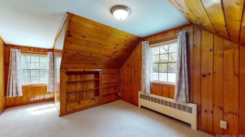 57 Knollwood Rd, Farmington CT 06032-1013 exterior