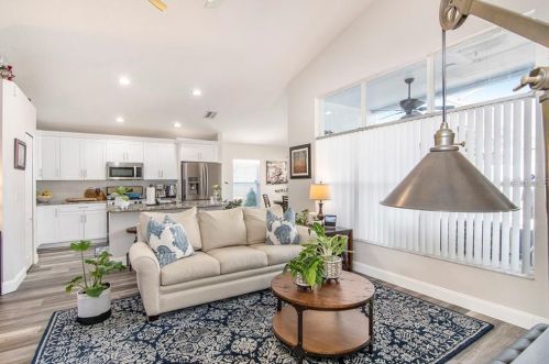 12219 Bishopsford Dr, Tampa FL 33626-1317 exterior