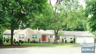 124 Edgewood Ct, Demarest, NJ 07627-2107