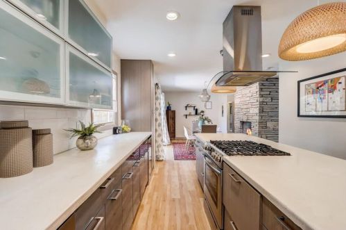 9200 Ironwood Ln, Milwaukee WI  53217-1211 exterior