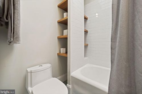 1700 Hobart St, Washington DC 20009-3705 exterior