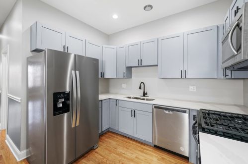 7325 Champlain Ave, Chicago IL 60619-1828 exterior