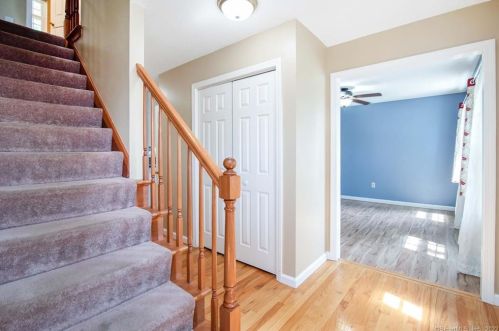 13 Gaylord Rd, Windsor Locks CT 06096-2815 exterior