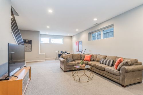 4123 Ridgeway Ave, Chicago IL 60618-2120 exterior