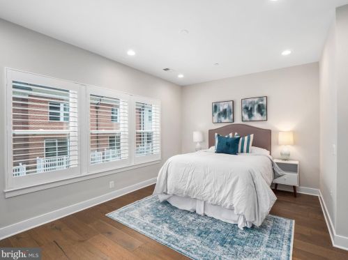 10346 Grosvenor Pl, Rockville MD 20852 exterior