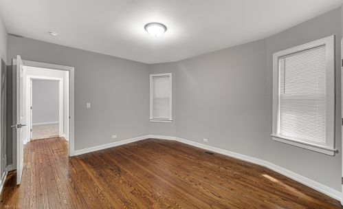 7705 Bennett Ave, Chicago IL  60649-4605 exterior