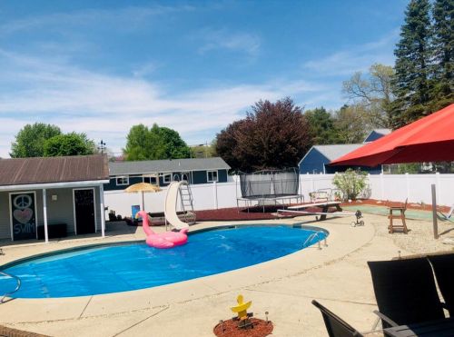 1666 Princess Ln, Meskegon MI 49445-1739 exterior