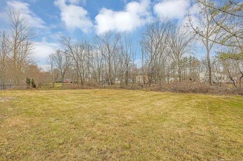 123 Clover St, Windsor CT 06095-3707 exterior