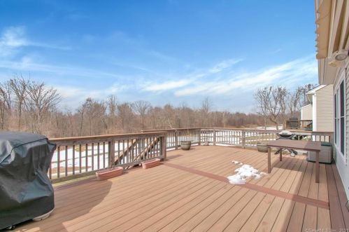 186 Country Club Dr, Seymour CT 06478-1196 exterior