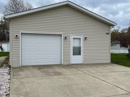 1367 John Ross Dr, Kalamazoo MI 49009-8307 exterior