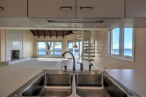 12 Seaside Ave, Milford CT 06460-6319 exterior