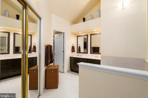 3803 Courtland Cir, Alexandria VA 22305-2061 exterior