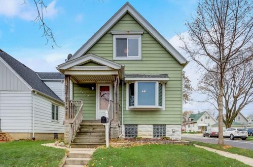 3403 8th St, Milwaukee, WI 53215-5107