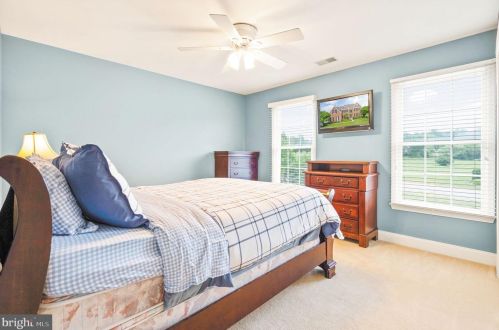 17675 Tobermory Pl, Leesburg VA 20175-7053 exterior