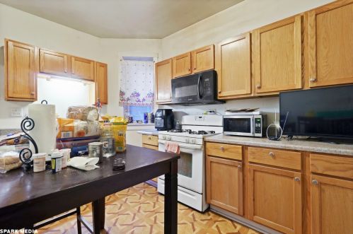 2435 Drake Ave, Chicago IL 60647-2413 exterior