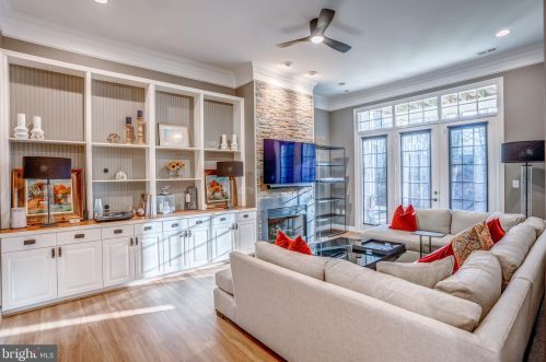 18285 Mullfield Village Ter, Leesburg VA  20176-7466 exterior