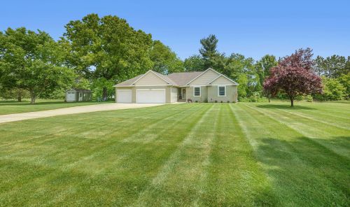 1741 Fairview Dr, Allegan, MI 49010-8994