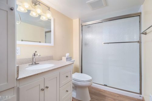 1817 Cork Street Ct, Kalamazoo MI 49001-4651 exterior